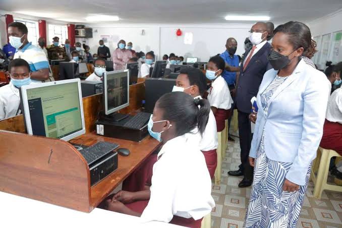 Schoolnet Programme Aims to Connect Tens of Thousands of Schools to the Internet